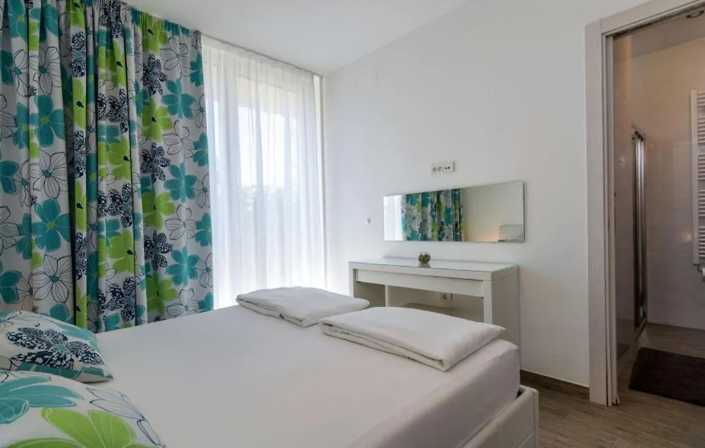 Beautiful Villa Viviana With Pool In Fažana