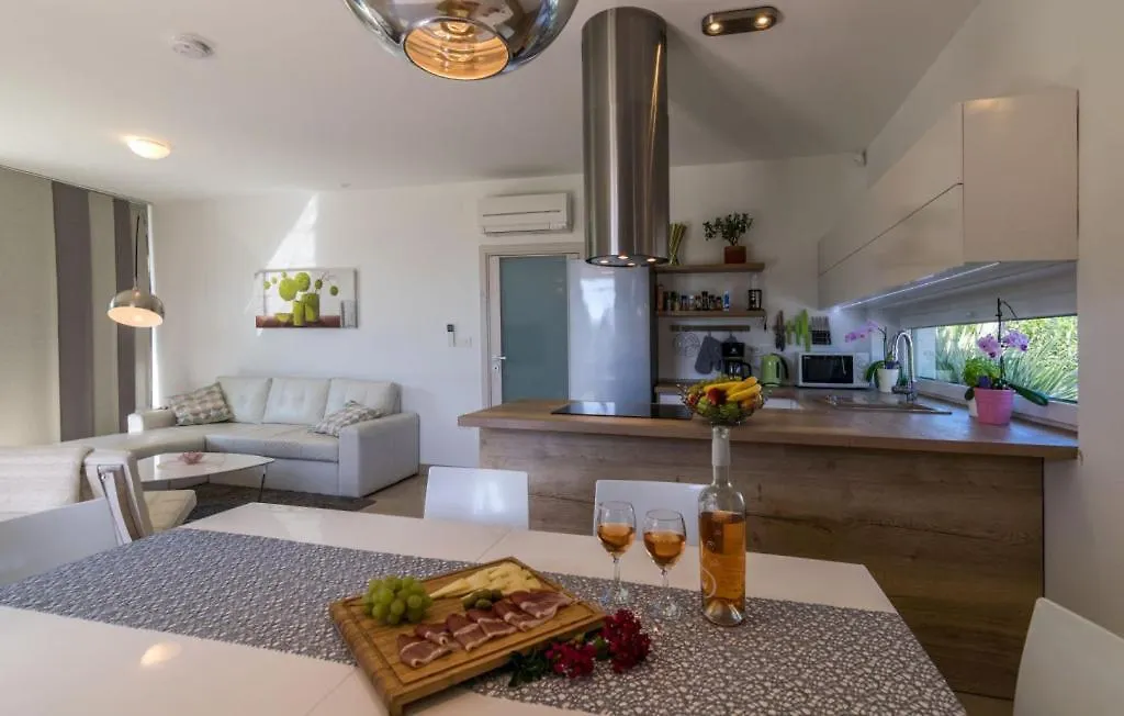 Beautiful Villa Viviana With Pool In Fažana