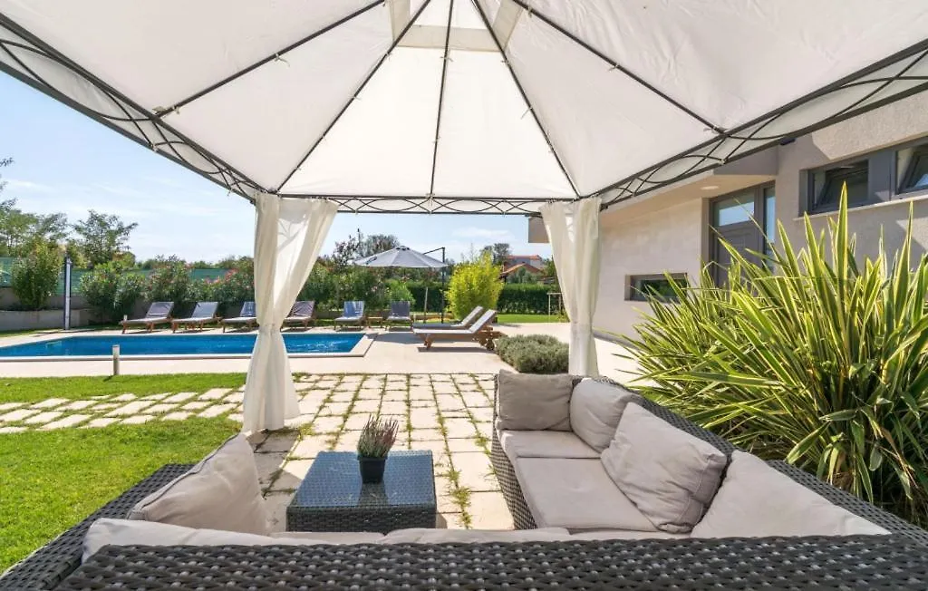 Beautiful Villa Viviana With Pool In Fažana