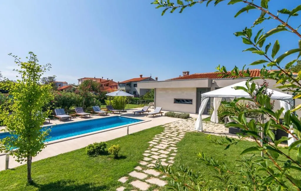 Beautiful Villa Viviana With Pool In Fažana